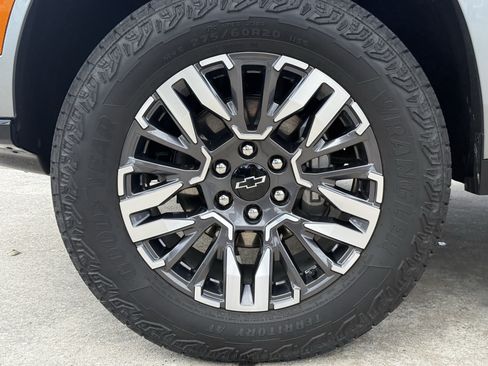 Used 2026 Chevrolet Tahoe Z71 w/ Comfort Package AWD/4WD image 13