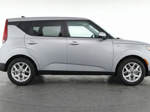 Used 2025 Kia Soul LX w/ LX Technology Package image 11