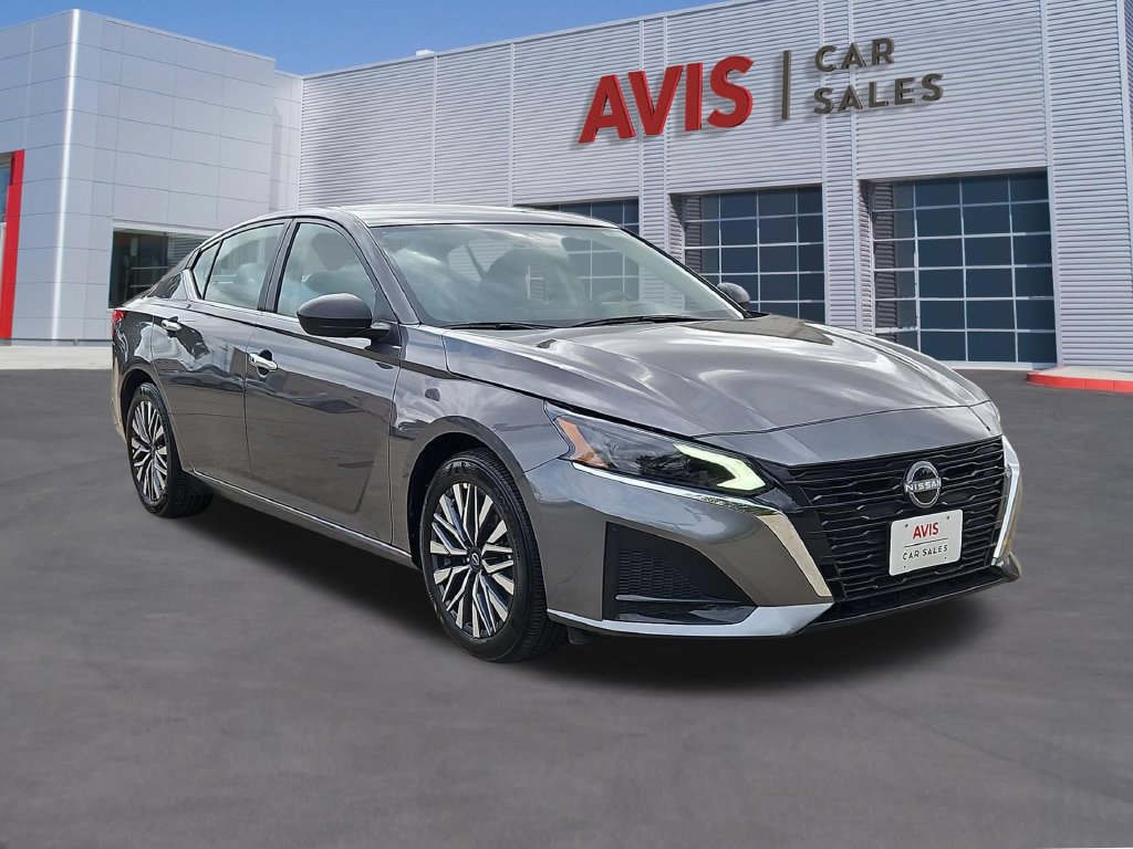 Used 2025 Nissan Altima 2.5 SV FWD image 3