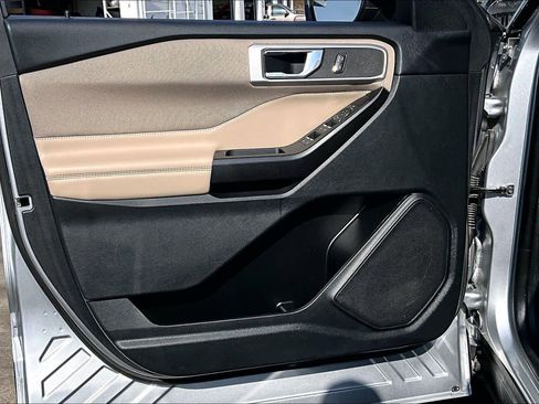 Used 2020 Ford Explorer XLT image 21