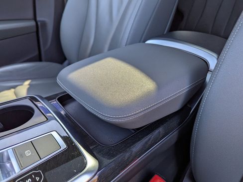 Used 2019 Audi Q8 Premium image 26