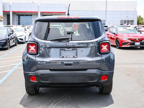 Used 2023 Jeep Renegade Latitude AWD/4WD image 21