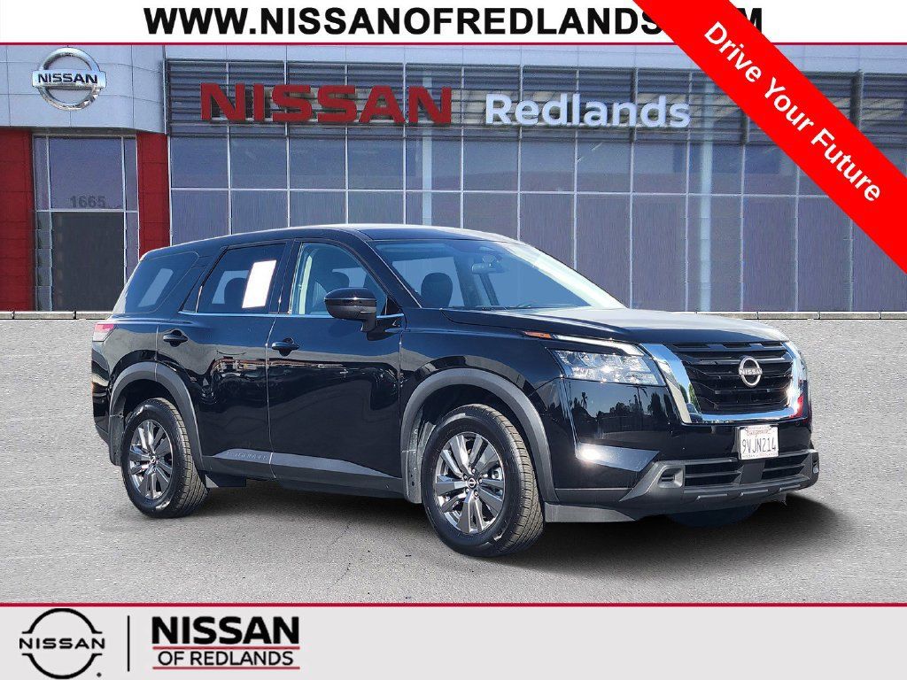 Used 2025 Nissan Pathfinder S AWD/4WD image 1
