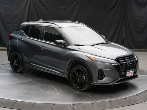 Used 2023 Nissan Kicks SR w/ SR Premium Package image 2
