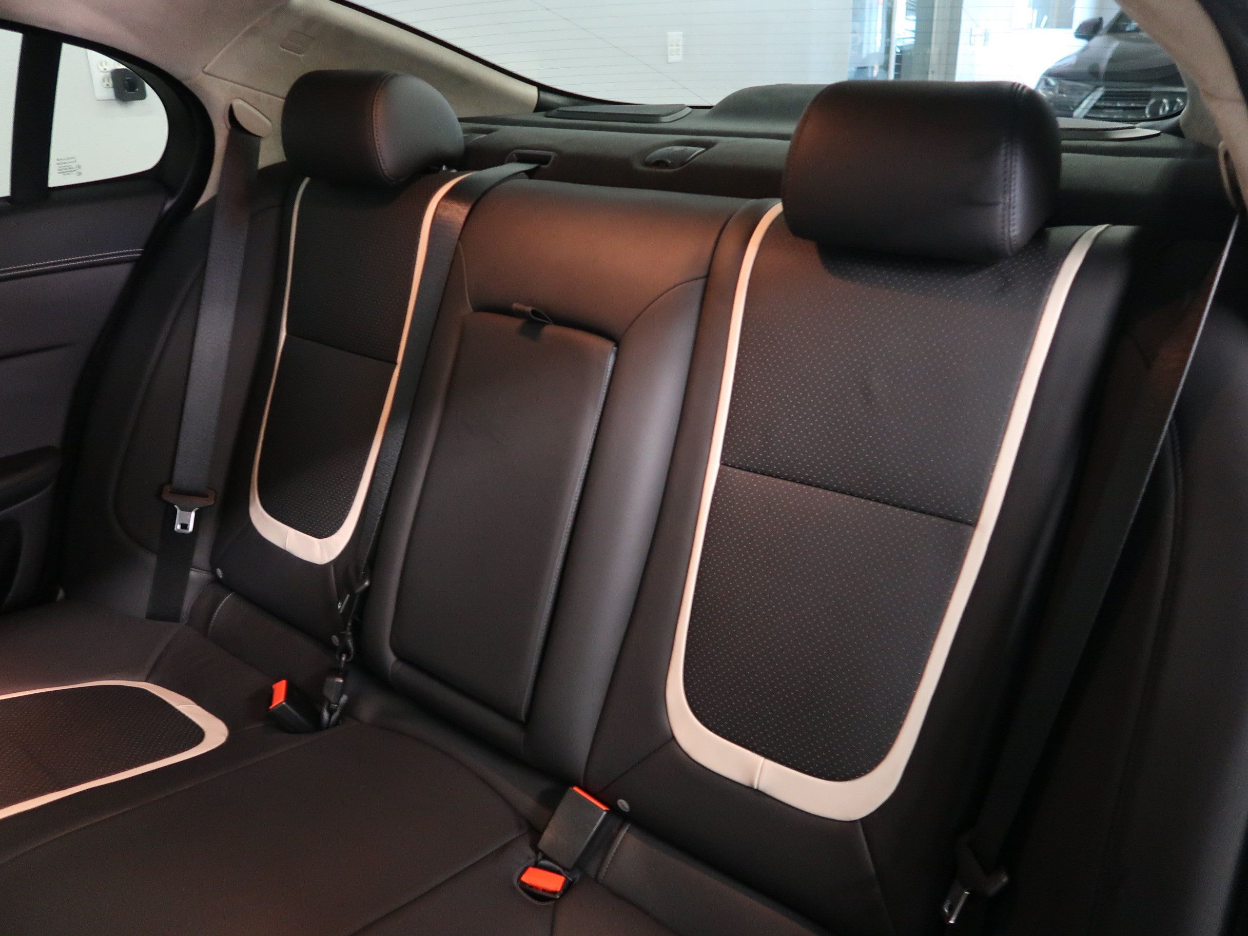 Used 2012 Jaguar XF Portfolio RWD image 31