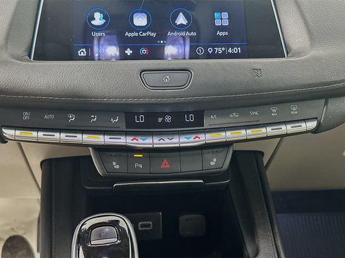 Used 2020 Cadillac XT4 Luxury w/ Cold Weather Package AWD/4WD image 15