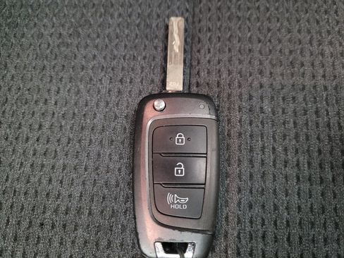 Used 2023 Hyundai Santa Fe SE image 32