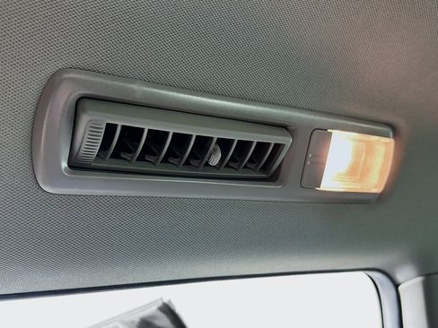 Used 2019 Toyota Highlander LE image 25