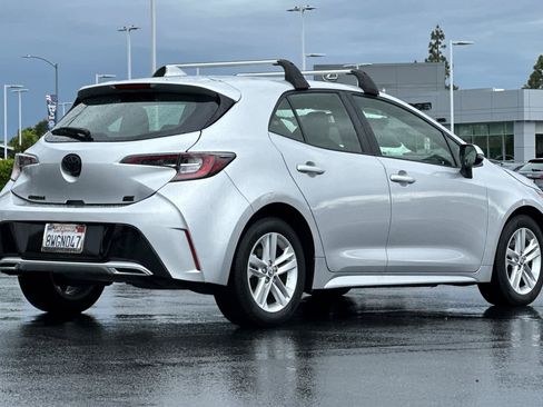 Used 2021 Toyota Corolla SE FWD image 2