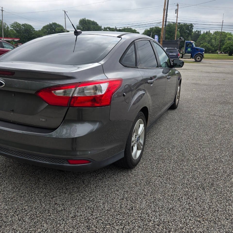 Used 2014 Ford Focus SE w/ SE Winter Package FWD image 4