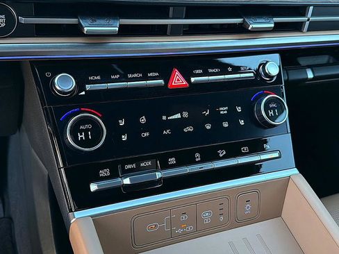 Used 2025 Hyundai Santa Fe Limited image 15