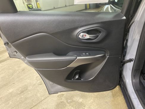 Used 2021 Jeep Cherokee Latitude Plus w/ Security Package image 4