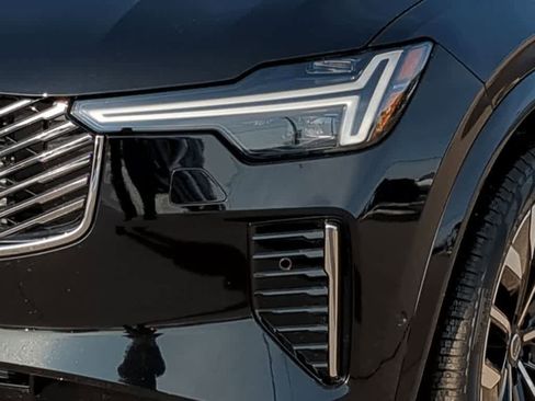 New 2026 Volvo XC90 B6 Plus w/ Protection Package Premier image 10