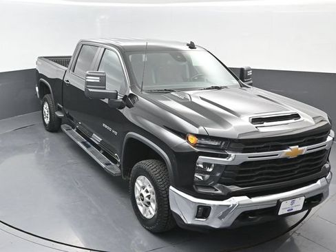 Used 2025 Chevrolet Silverado 2500 LT w/ Convenience Package AWD/4WD image 18