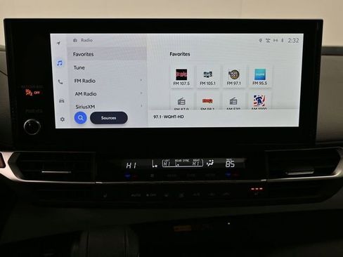 Used 2025 Toyota Sienna XLE image 14