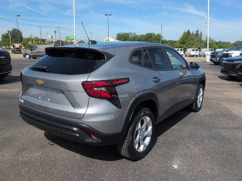 Used 2024 Chevrolet Trax LS w/ LS Convenience Package FWD image 6