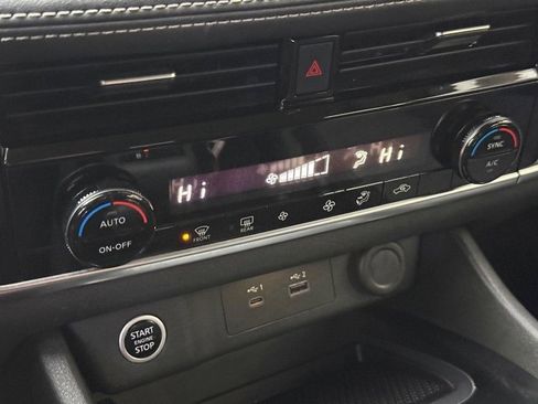 Used 2021 Nissan Rogue SV image 28