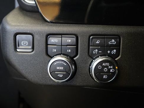 Used 2024 GMC Sierra 3500 SLT w/ SLT Convenience Package AWD/4WD image 21