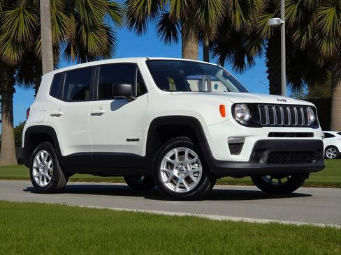 Used 2023 Jeep Renegade Latitude image 2