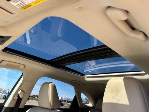 Used 2018 Lexus RX 450h AWD image 17