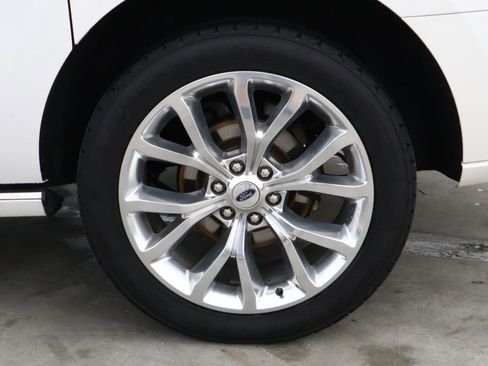 Used 2019 Ford Expedition Max Platinum image 9
