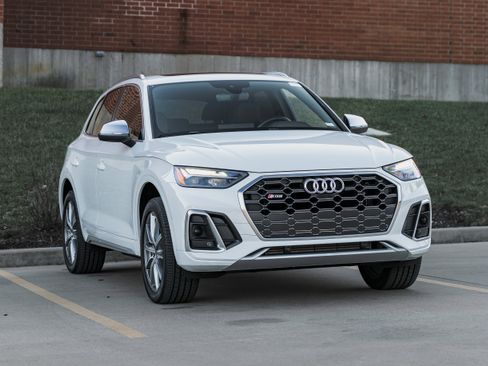 Certified 2025 Audi SQ5 Premium Plus image 2