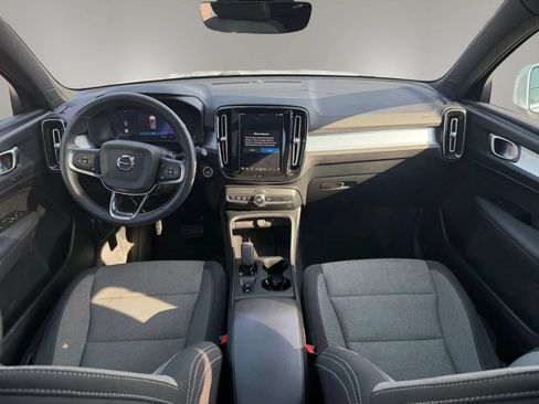 Used 2024 Volvo XC40 B5 Core AWD/4WD image 30