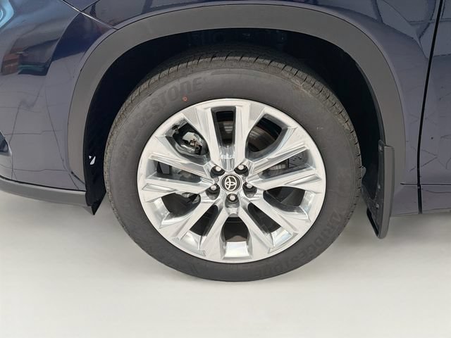 Certified 2026 Toyota Highlander Limited AWD/4WD image 26