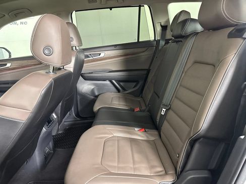 Used 2024 Volkswagen Atlas SEL AWD/4WD image 25