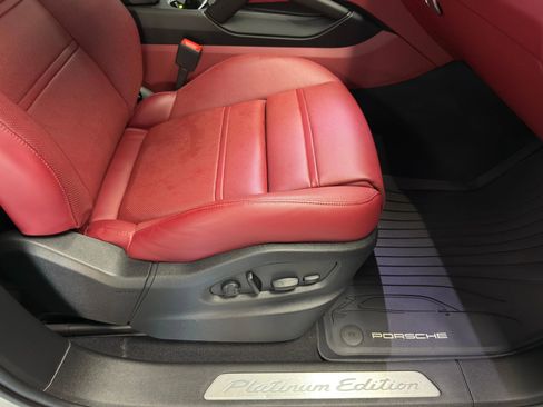 Used 2022 Porsche Cayenne Platinum Edition w/ Premium Package Plus image 20