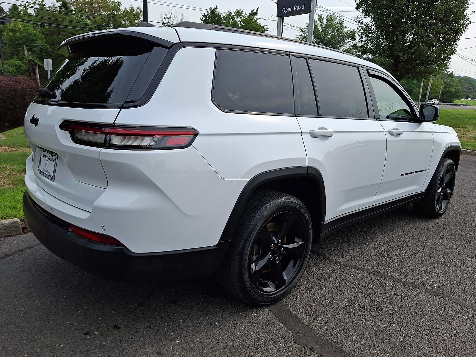 Used 2023 Jeep Grand Cherokee L Laredo AWD/4WD image 6