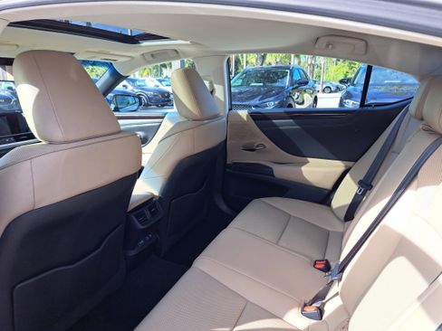 Used 2019 Lexus ES 350 w/ Premium Package image 6