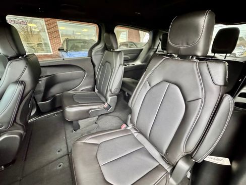 New 2026 Chrysler Pacifica Select AWD/4WD image 9