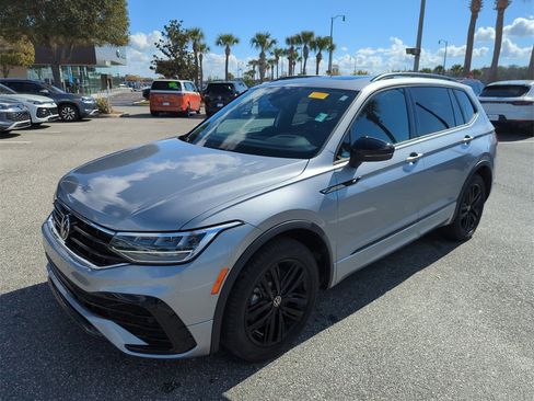 Used 2022 Volkswagen Tiguan SE R-Line image 14