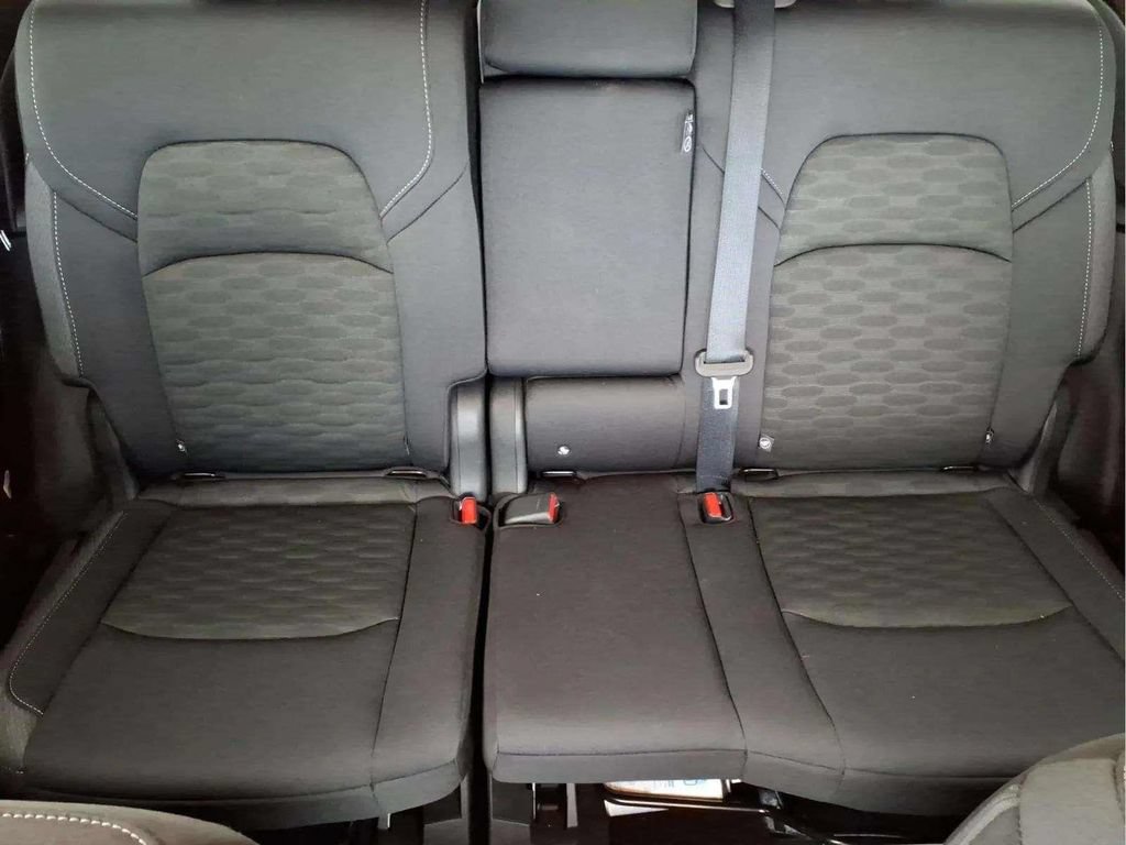 Used 2026 Nissan Pathfinder SV FWD image 17