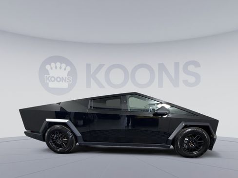 Used 2025 Tesla Cybertruck AWD Crew Cab image 8