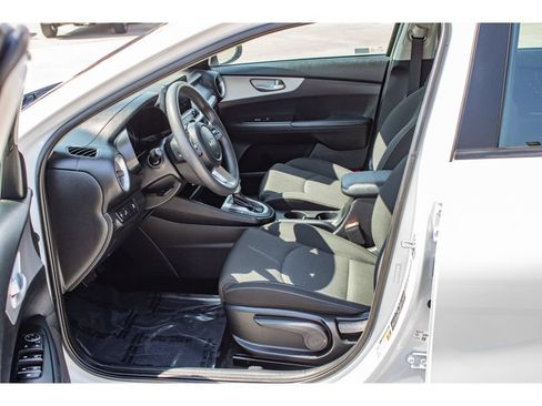 Used 2024 Kia Forte LXS w/ LXS Technology Package FWD image 27
