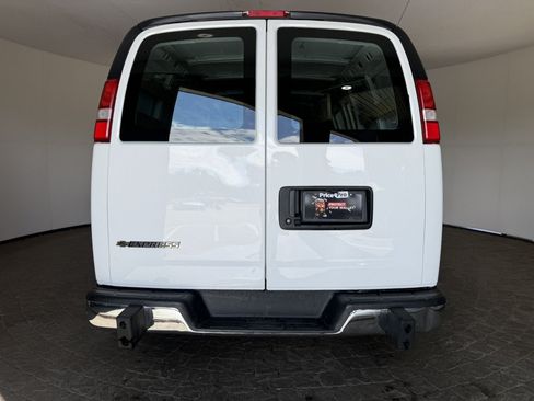 Used 2025 Chevrolet Express 2500 w/ Driver Convenience Package RWD image 6