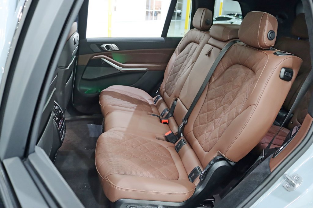 Used 2026 BMW X7 xDrive40i w/ M Sport Package AWD/4WD image 31