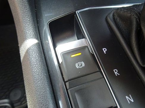Used 2018 Volkswagen Tiguan S FWD image 23
