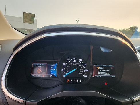 Used 2019 Ford Edge Titanium FWD image 13