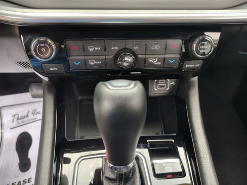 Certified 2025 Jeep Compass Limited w/ Elite Group AWD/4WD image 35