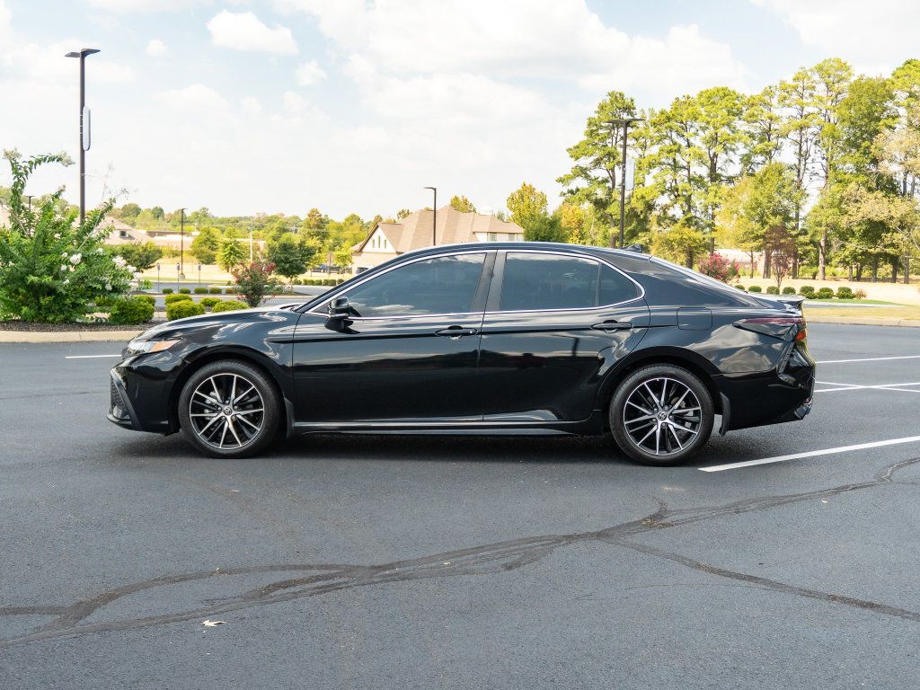 Used 2024 Toyota Camry SE FWD image 9