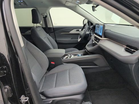 Used 2025 Ford Explorer Active RWD image 10