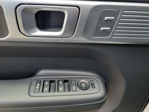 Used 2025 Hyundai Santa Fe Limited FWD image 30