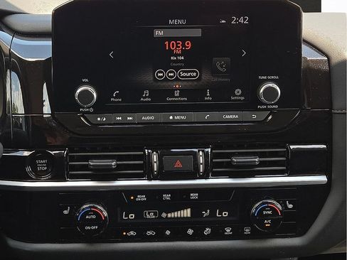 Used 2025 Nissan Pathfinder SV FWD image 13