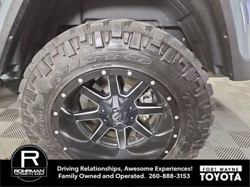 Used 2024 Jeep Gladiator Mojave AWD/4WD image 12