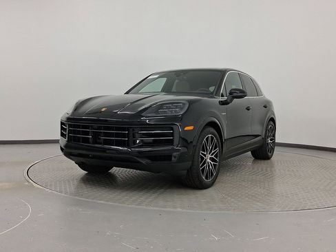 New 2025 Porsche Cayenne S image 1
