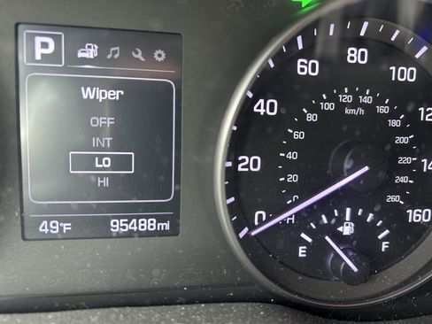 Used 2017 Hyundai Elantra Limited FWD image 18