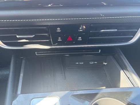 Used 2025 Volkswagen Atlas SE image 29